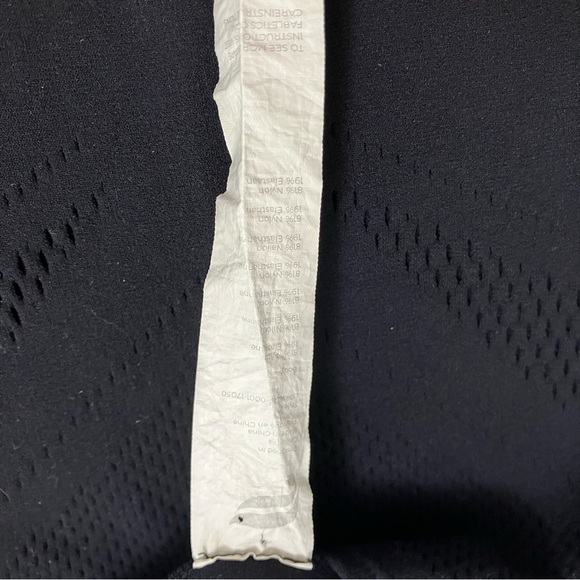 FABLETICS stretch perforated crop top - Picture 3 of 4